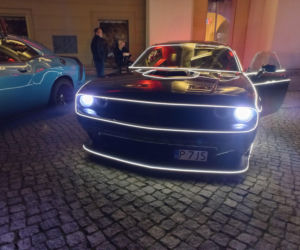 Świąteczny Zlot Amerykańskich Samochodów na Rynku w Lesznie