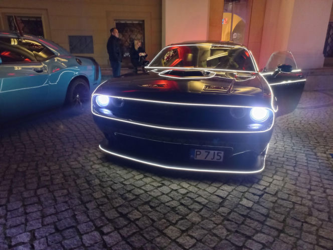 Świąteczny Zlot Amerykańskich Samochodów na Rynku w Lesznie