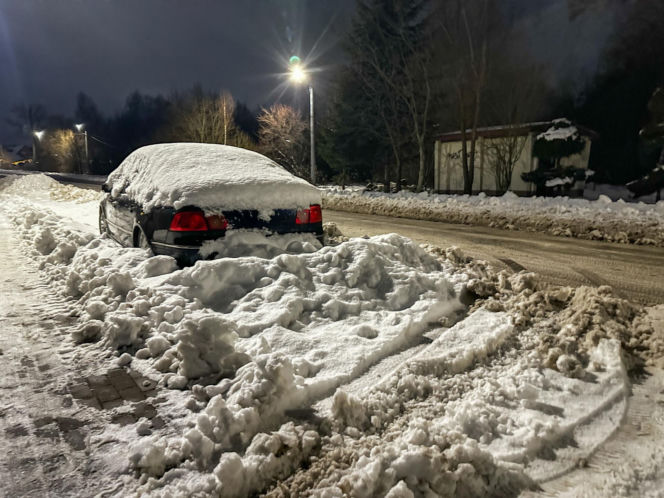 Wyciągnęli 63-letnią maszynę do odśnieżania