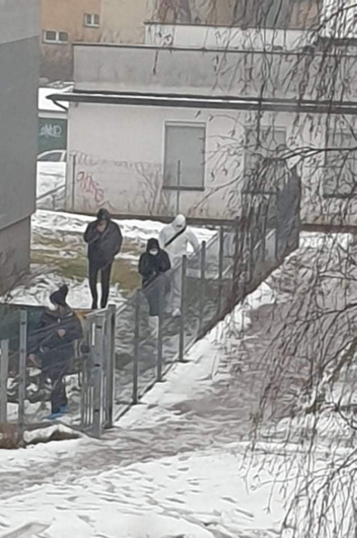 Martwa kobieta w mieszkaniu, jej mąż wyskoczył z balkonu na oczach policji! Horror w Kielcach