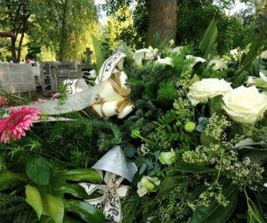 Tarnów. Ostatnie pożegnanie Karoliny Bojarskiej. Grobowiec utonął w kwiatach 