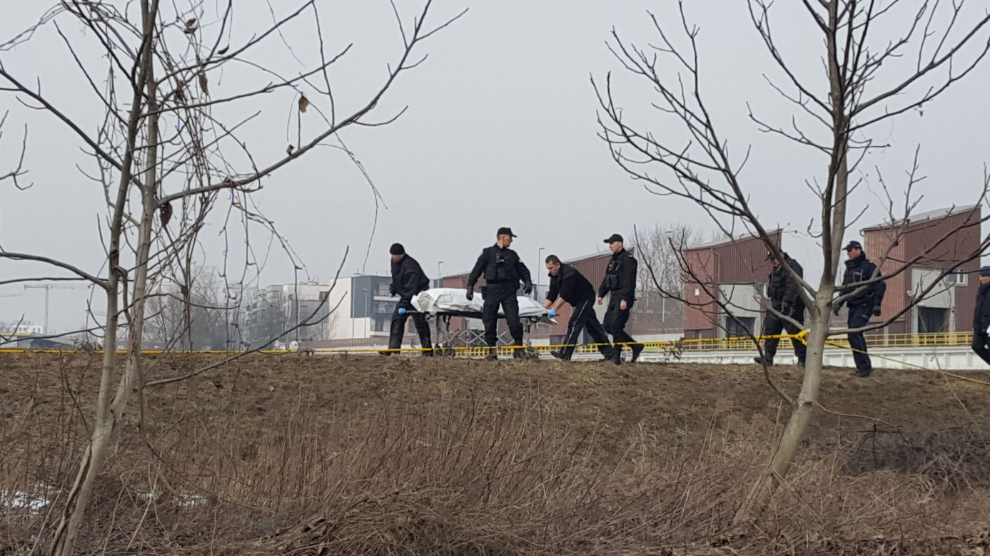 Akcja nad Wisłą. Z rzeki wyłowiono ciało mężczyzny [ZDJĘCIA]