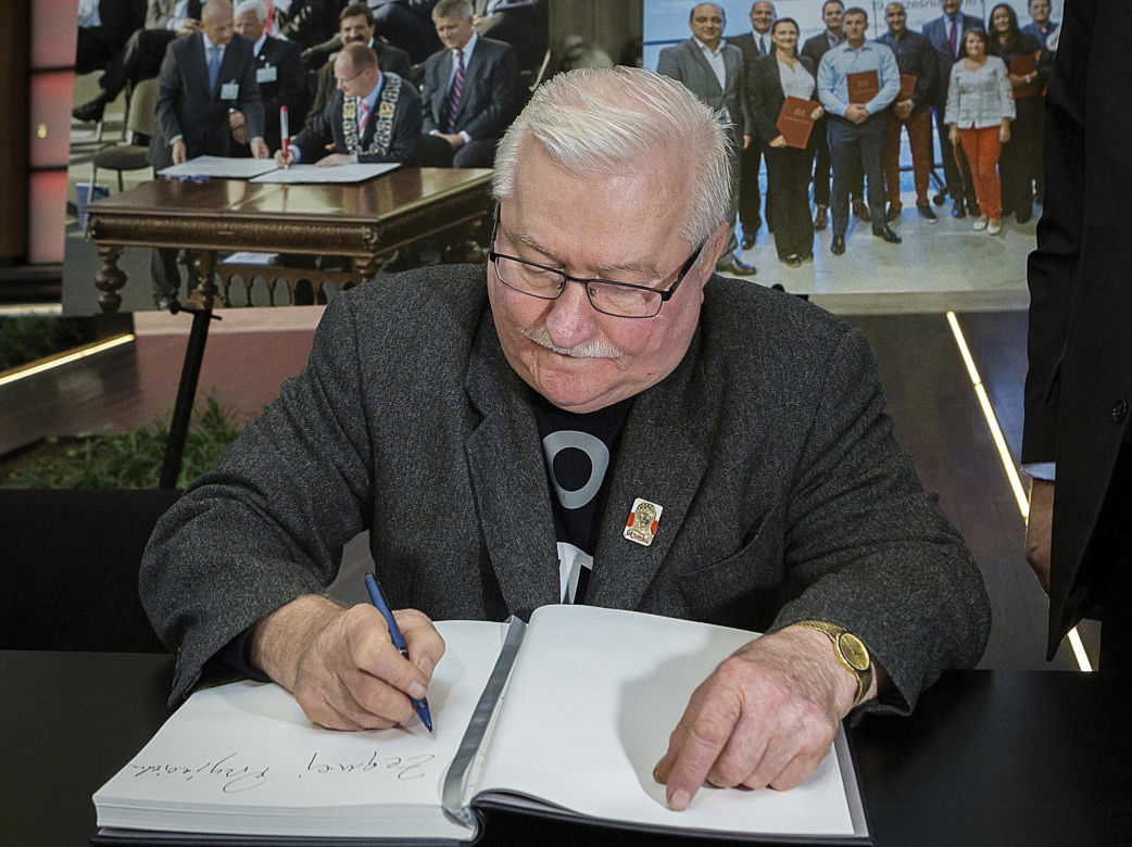 Lecha Wałęsa modli się za wnuczkę.