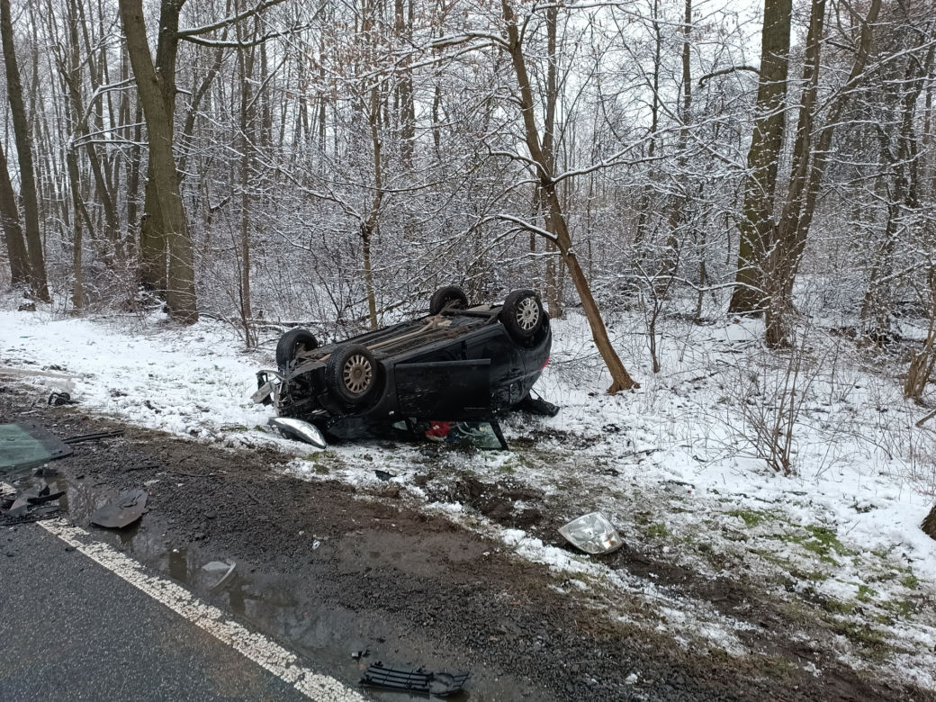  Kraksa trzech aut pod Siedlcami, dwie osoby poważnie ranne