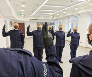 Nowi policjanci w Białymstoku. Ślubowanie złożyło 7 funkcjonariuszy [ZDJĘCIA]