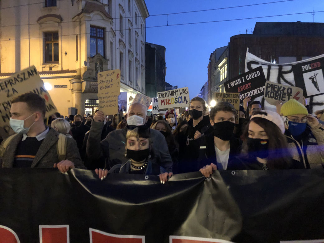 Kilka tysięcy osób na kolejnym proteście w Krakowie przeciw zaostrzeniu prawa aborcyjnego