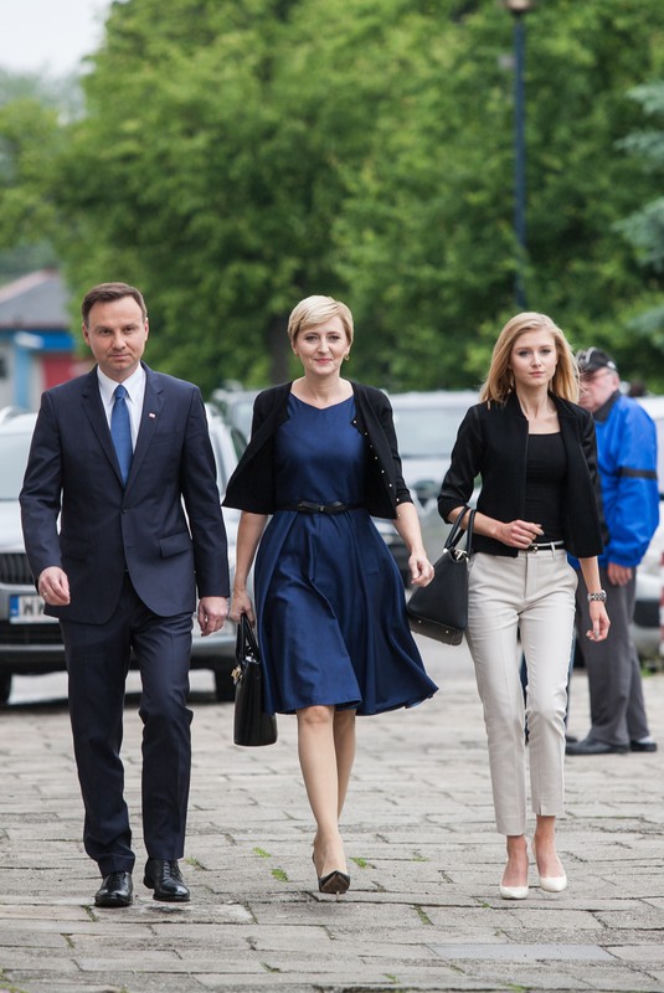 Kinga Duda. Zobacz, jak ubiera się córka prezydenta. Lepiej niż Kasia Tusk?