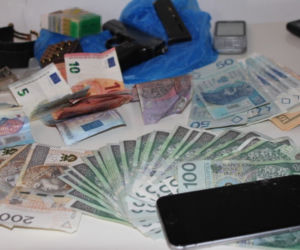 Policjanci znaleźli broń palną i 19 sztuk ostrej amunicji