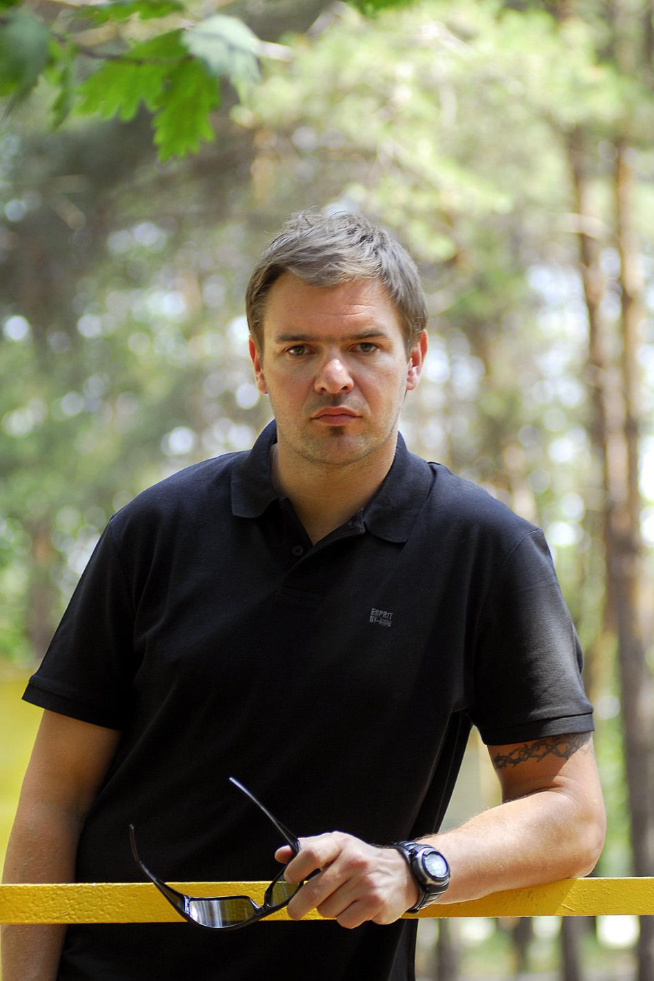 Tomasz Karolak na archiwalnych zdjęciach. Tak wyglądał na początku kariery
