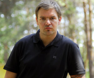 Tomasz Karolak na archiwalnych zdjęciach. Tak wyglądał na początku kariery