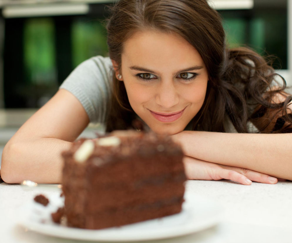 Nie możesz przestać jeść słodyczy? Dietetyk tłumaczy, jak to zatrzymać