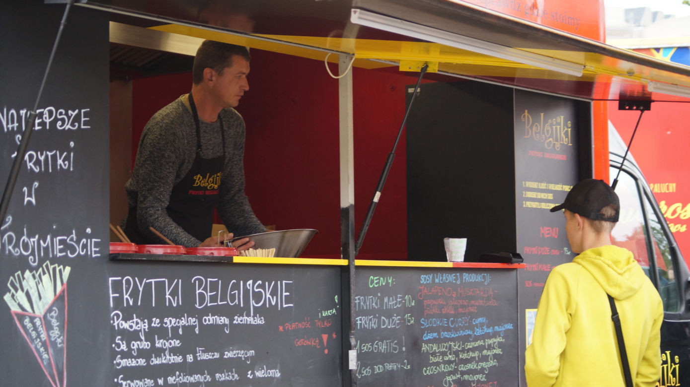 Festiwal Food Trucków 2021. Restauracje na kółkach zaparkowały na Wyspie Młyńskiej