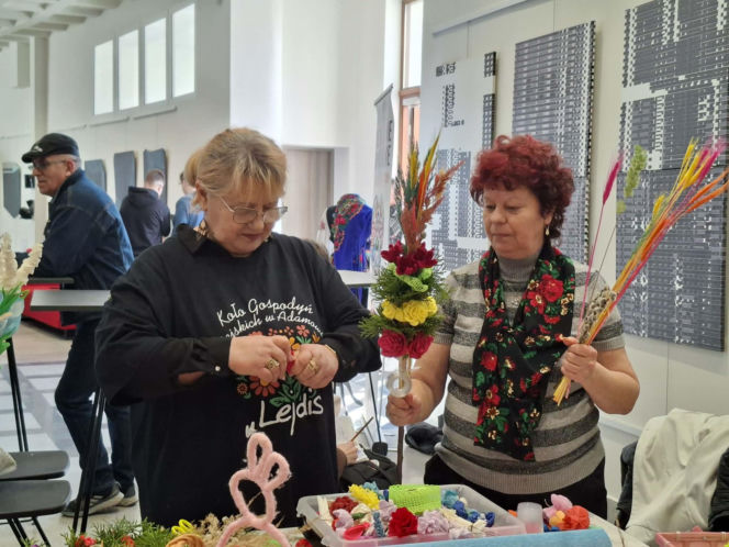 Starachowice tętnią tradycją! Trwa pierwszy Festiwal Kół Gospodyń i Gospodarzy Wiejskich „Lokalne pasje”