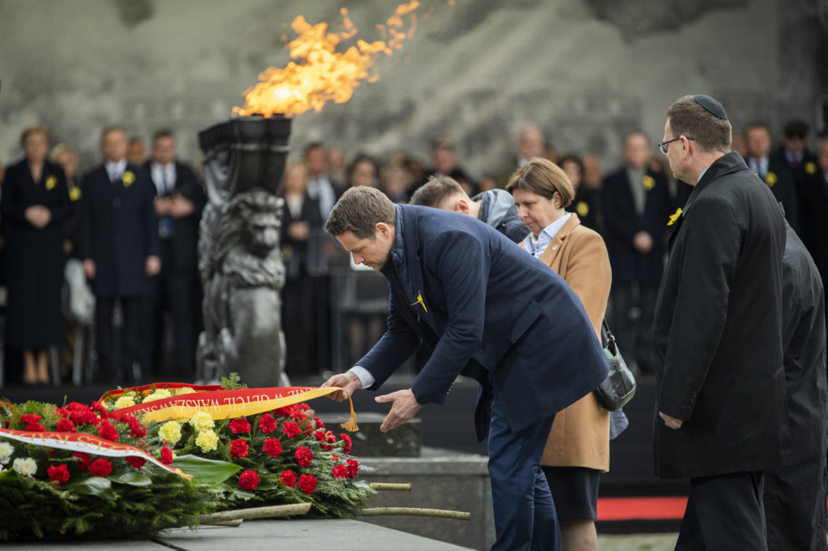 Mocne słowa przed pomnikiem Bohaterów Getta. Obchody 80. rocznicy powstania w getcie warszawskim