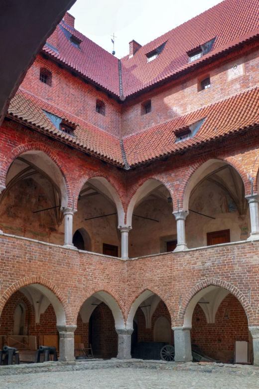   Zamek w Lidzbarku Warmińskim znany jako "Wawel Północy". Atrakcja, którą musisz zobaczyć