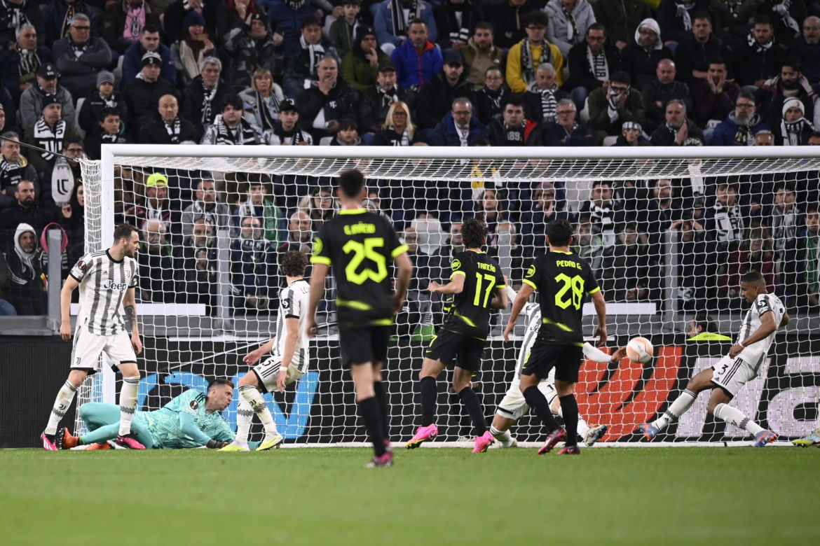 Wojciech Szczęsny złapał się za klatkę piersiową w trakcie meczu. Opuścił boisko ze łzami w oczach! Tajemniczy problem