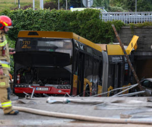 Autobus miejski wjechał w przejście podziemne przy Dworcu Zachodnim