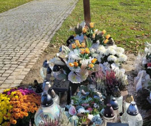 Tak wygląda grób Izy i Leosia