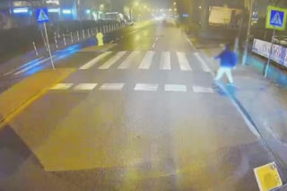 Pirat w Fordzie omal nie staranował pieszego na pasach