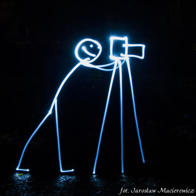 Lightpainting: Tak się maluje światłem latarki!