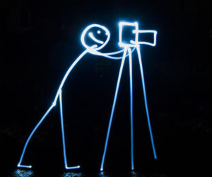 Lightpainting: Tak się maluje światłem latarki!