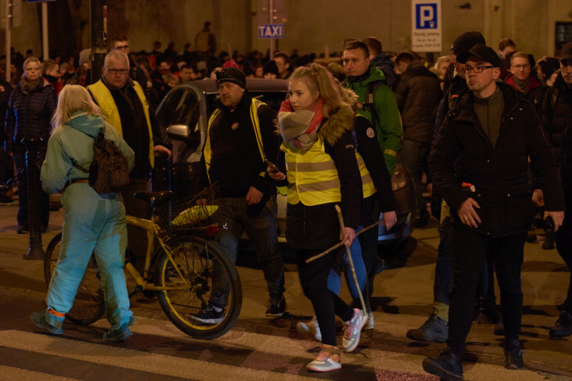 Ekstremalna Droga Krzyżowa. Kilka tysięcy osób na nocnym nabożeństwie