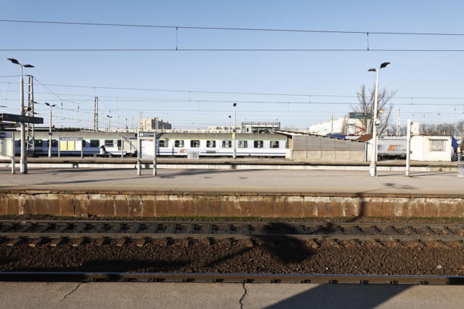 Warszawa. Wojsko na stacjach kolejowych