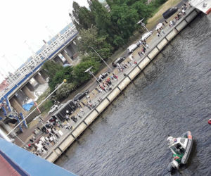 Prawie nagi kaskader na Trasie Zamkowej
