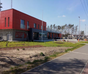 Legionowscy strażacy pokazują swoją nową remizę