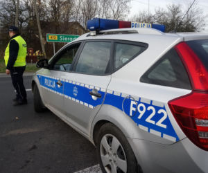 Śmiertelny wypadek w Drużbicach. Nie żyje kierowca osobówki