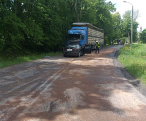 Tragiczny wypadek w Sterławkach Małych. Osobówka wjechała pod ciężarówkę [ZDJĘCIA]