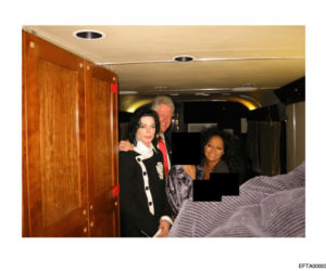 Opublikowano kolejną partię zdjęć z akt Epsteina wśród nich Bill Clinton i Michael Jackson