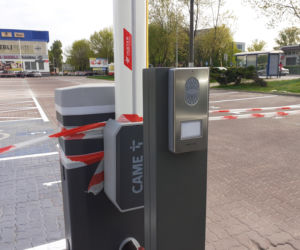 W Starachowicach strefa płatnego parkowania na Strefie. Parking tylko dla najemców biurowca