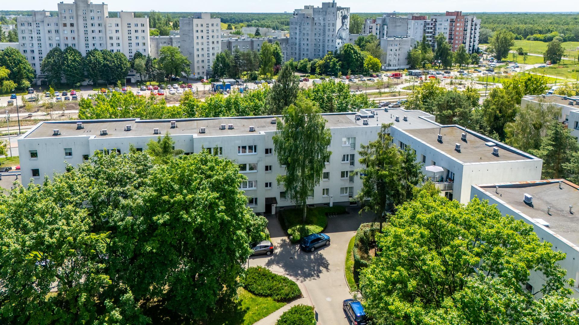Pękający blok przy ul. Hirszfelda 2 w Warszawie