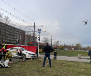 Poważny wypadek na Białołęce. Auto zmiecione przez tramwaj