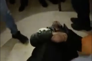 Policja zatrzymała właściciela Piw Paw! Mężczyzna został powalony na podłogę. Krzyczał Duszę się!