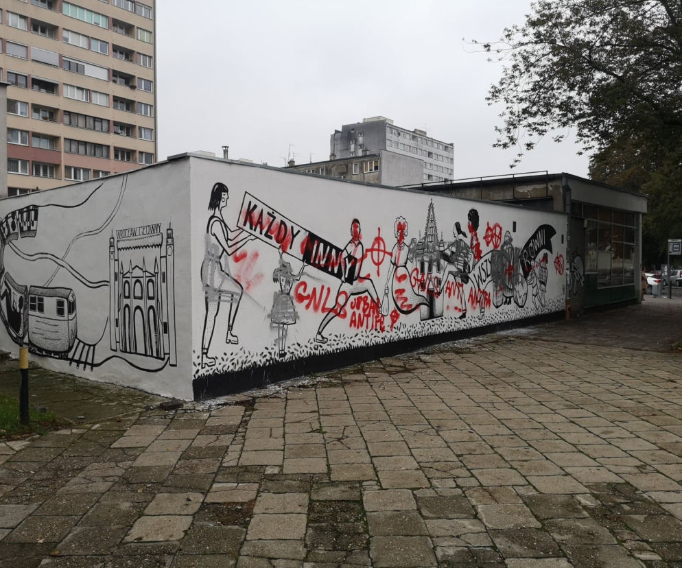Cios za cios! Mural równości przy Gajowickiej został zdewastowany