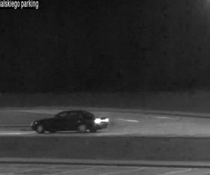 Kręcił „bączki” swoim bmw w Wejherowie. Skończyło się uszkodzeniem latarni [ZDJĘCIA]