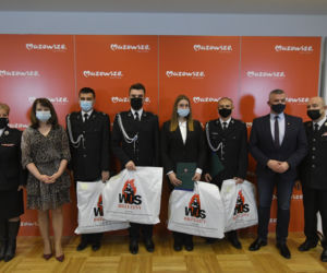 Marszałek przyznał nagrody. 15-letnia bohaterka została Strażakiem Miesiąca