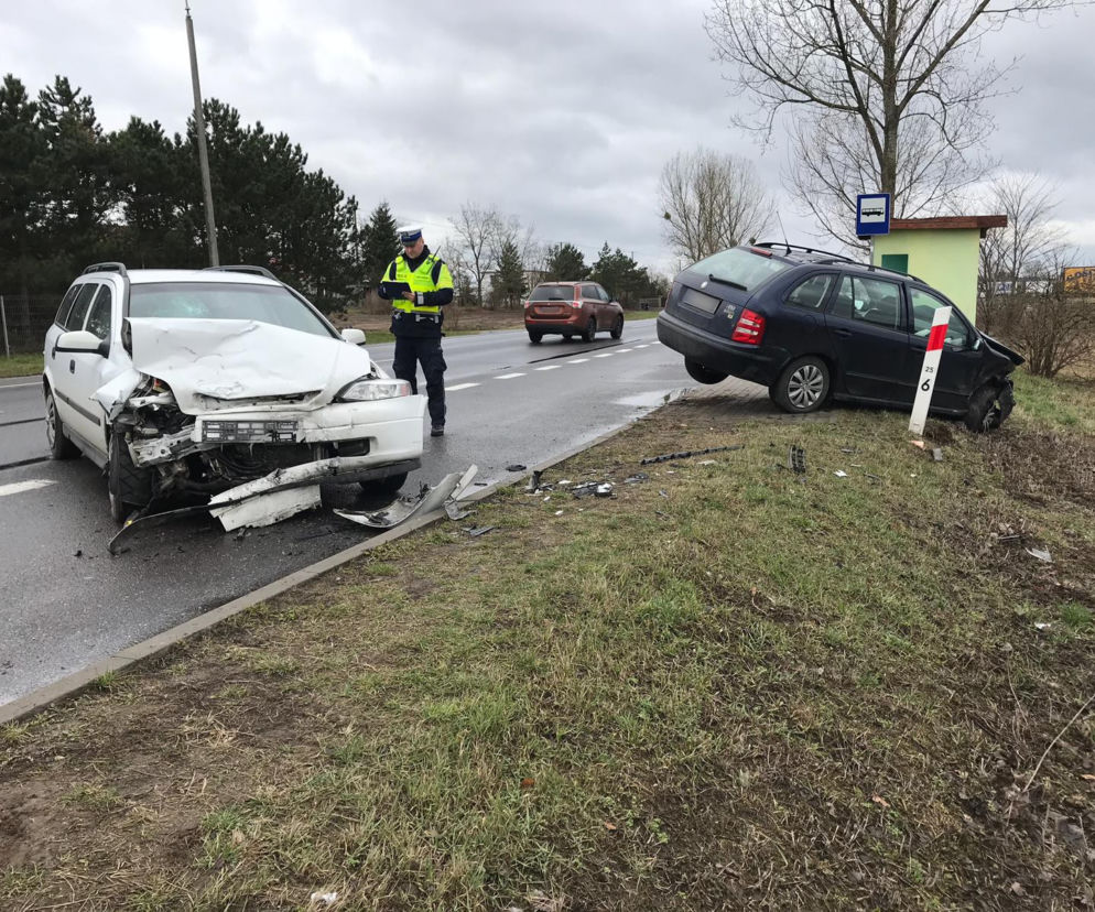 Poważny wypadek pod Toruniem - dwójka dzieci w szpitalu