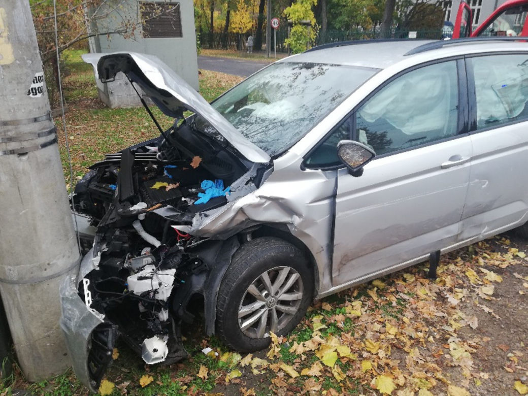 Pijany ksiądz rozbił się na latarni 
