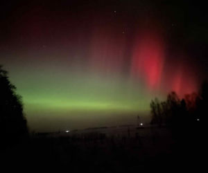 Niesamowite zjawisko nad Świętokrzyskim. Zorza polarna rozświetliła niebo!