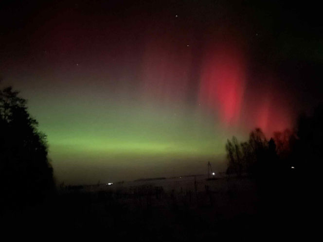 Niesamowite zjawisko nad Świętokrzyskim. Zorza polarna rozświetliła niebo!