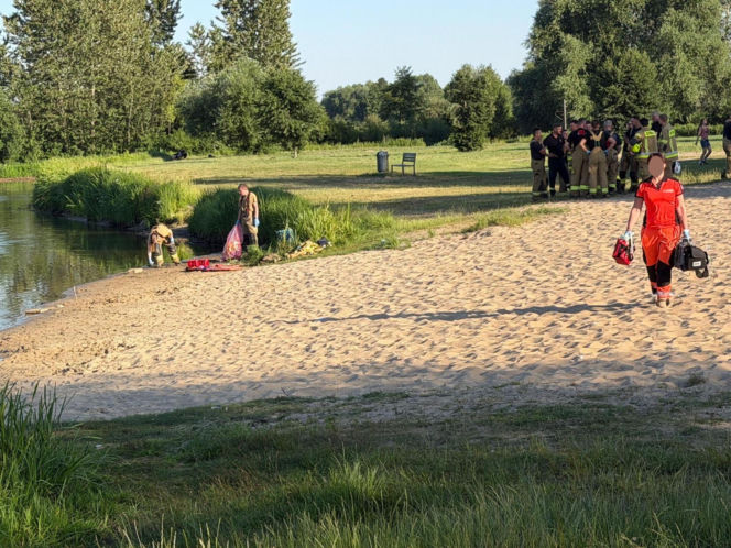 6-latka pod wodą pod Otwockiem