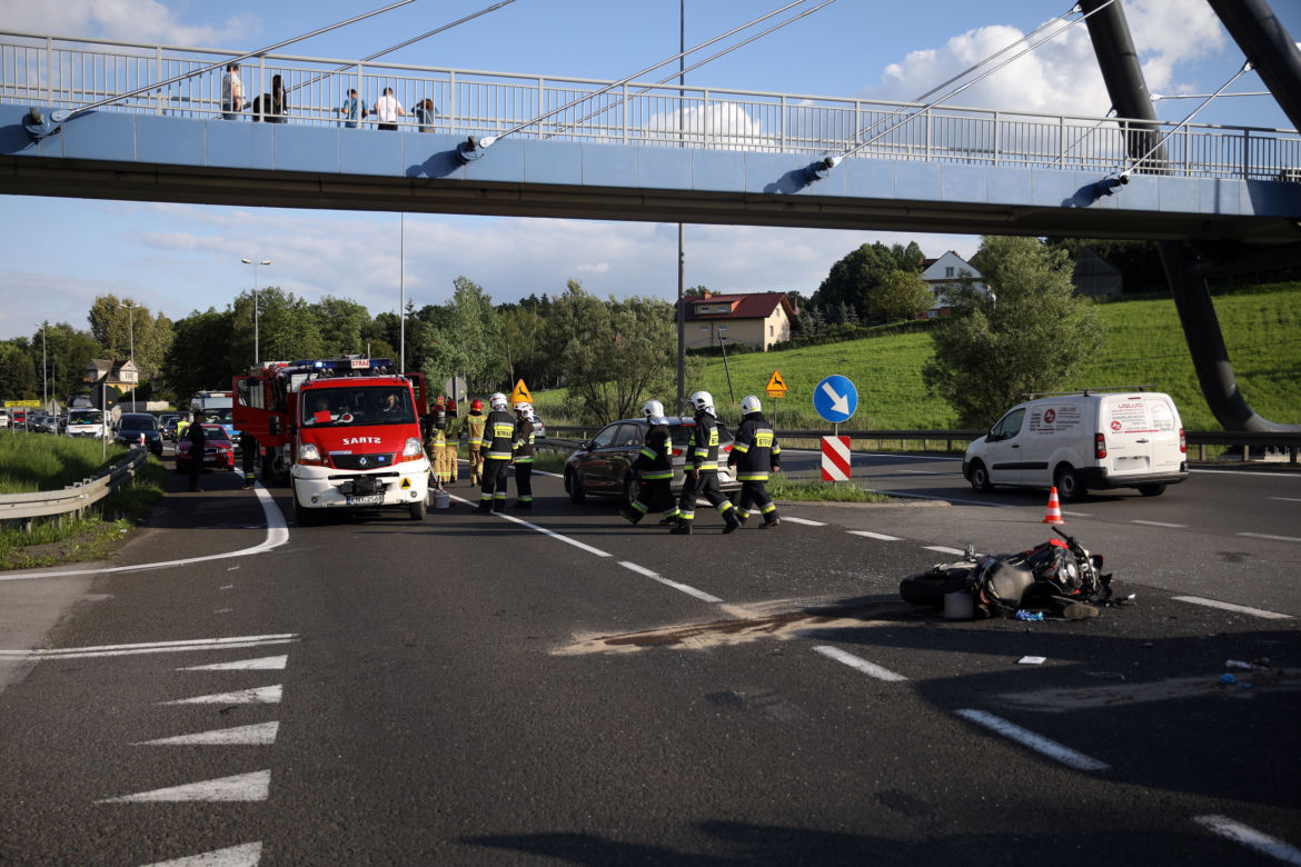 Makabryczny wypadek motocyklisty na zakopiance w Głogoczowie