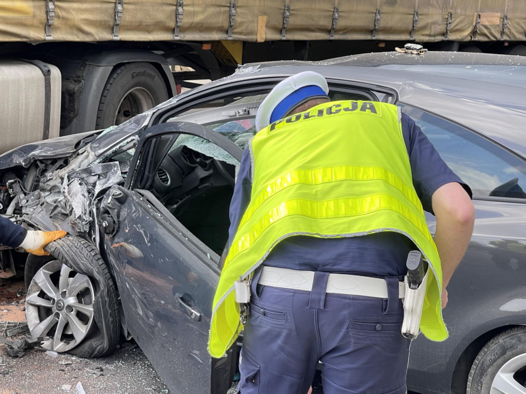 Potworna czołówka z ciężarówką na Żołnierskiej. Kierowca w stanie krytycznym