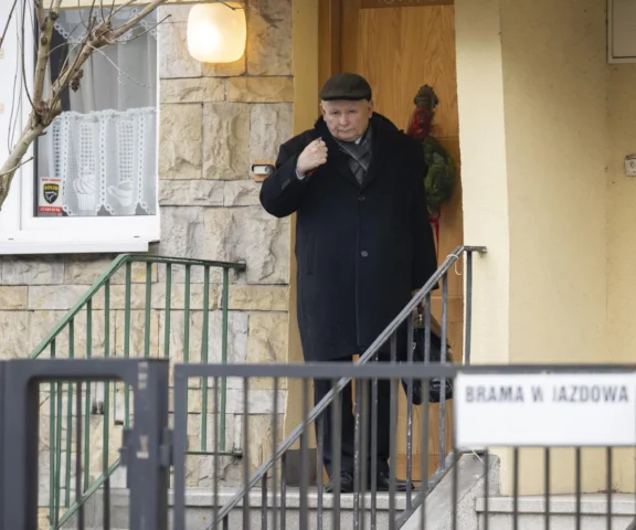 Jarosław Kaczyński czuje się u krewnego jak u siebie! 