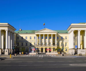 Tyle można zarobić w stołecznym ratuszu. Niektórzy mają wypłatę wyższą niż Trzaskowski!