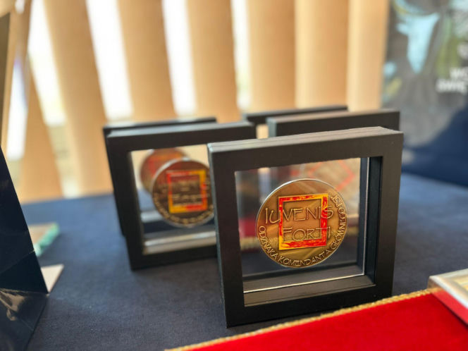 Szóstka młodych bohaterów ze Świętokrzyskiego z odznaką „Iuvenis Forti”