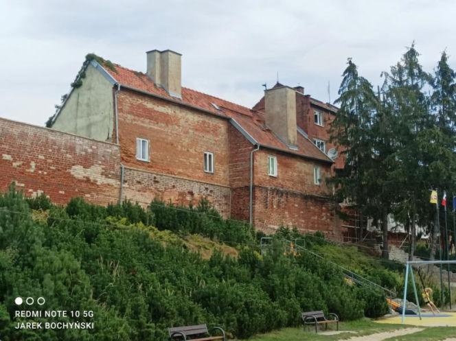 To najdłuższe mury obronne w woj. warmińsko-mazurskim. Otaczają Stare Miasto